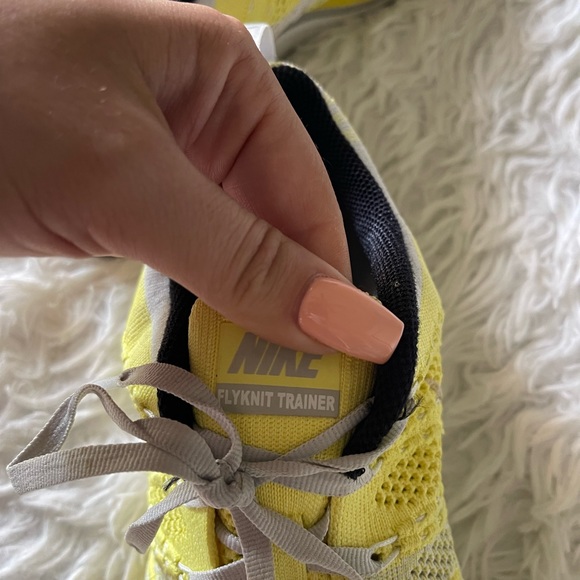Yellow Nike Flyknit - Picture 6 of 7